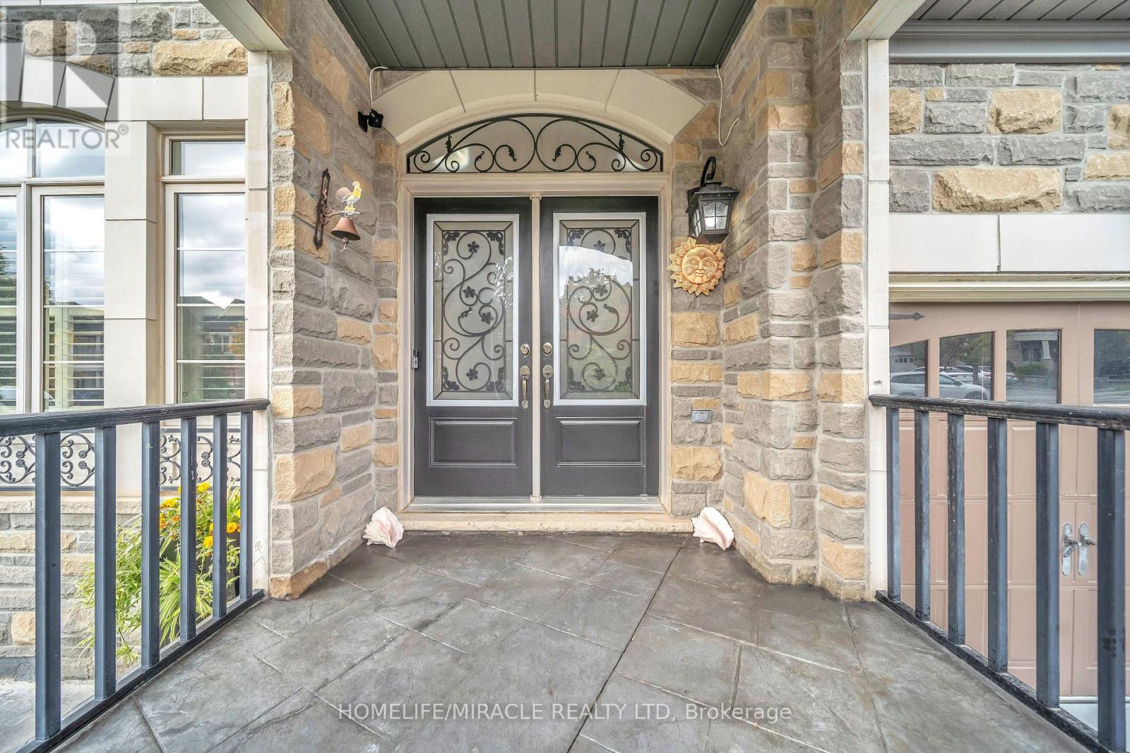 24 Haywood Drive, Brampton, Ontario  L6X 0W1 - Photo 4 - W12534674