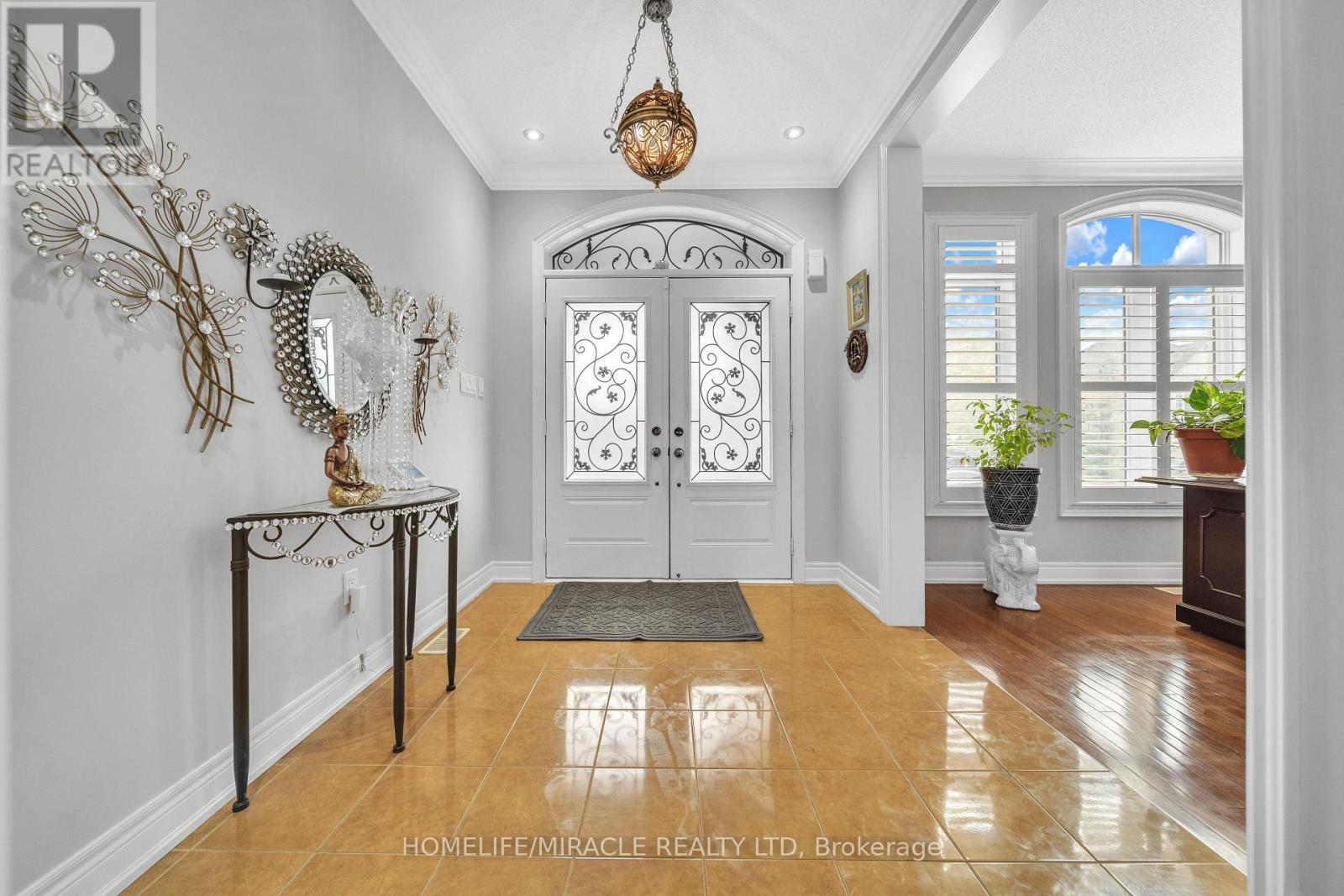 24 Haywood Drive, Brampton, Ontario  L6X 0W1 - Photo 5 - W12534674