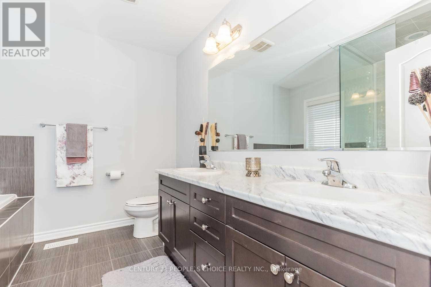 76 Leadenhall Drive, Brampton, Ontario  L7A 0B2 - Photo 6 - W12534690