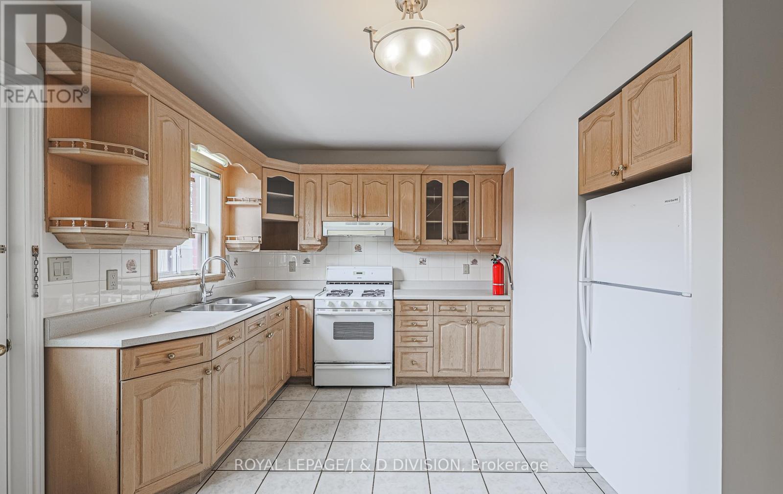 Main - 484 Concord Avenue, Toronto, Ontario  M6H 2P8 - Photo 14 - W12534724