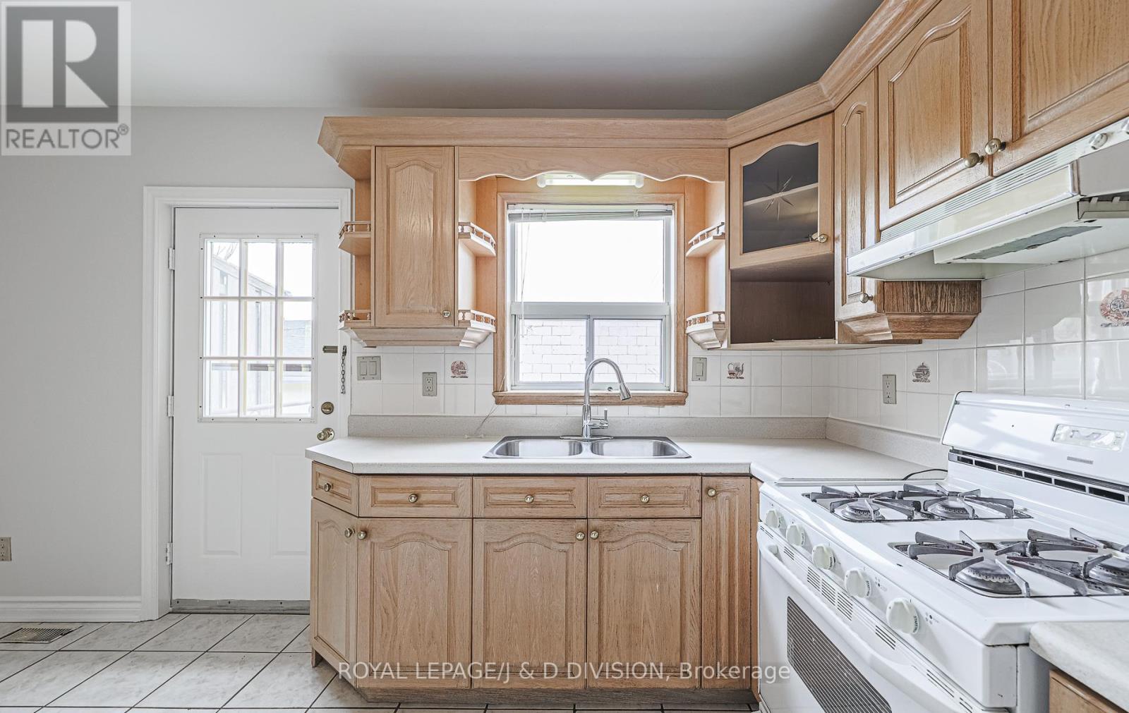 Main - 484 Concord Avenue, Toronto, Ontario  M6H 2P8 - Photo 16 - W12534724