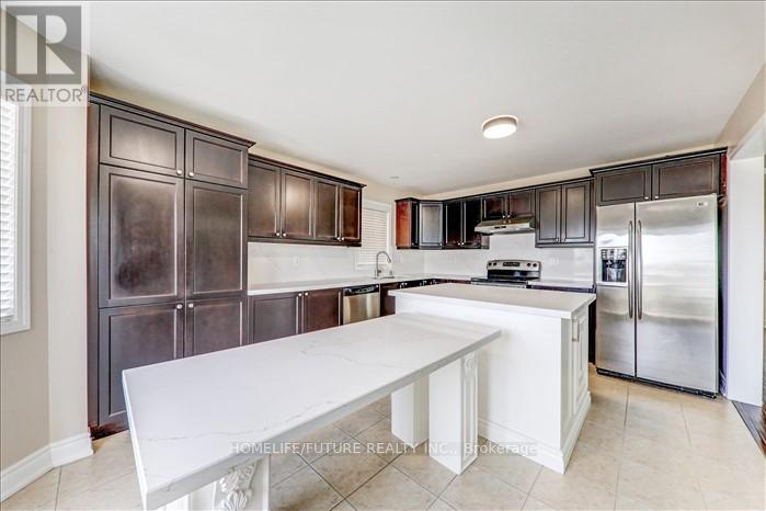 (Main) - 28 Birch Lake Court, Brampton, Ontario  L6P 3M6 - Photo 11 - W12534736