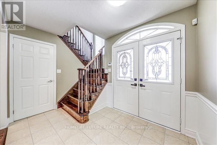 (Main) - 28 Birch Lake Court, Brampton, Ontario  L6P 3M6 - Photo 6 - W12534736