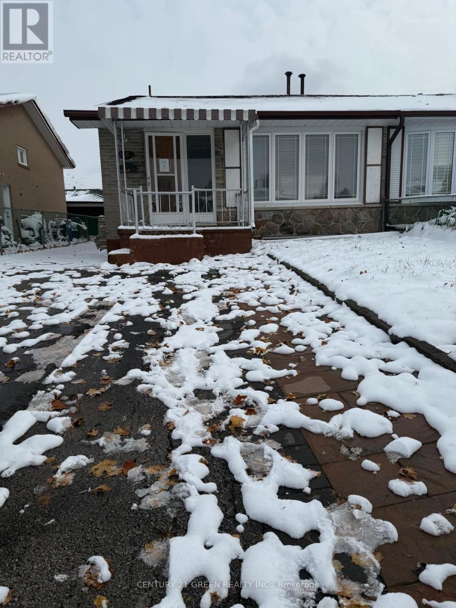 38 Wilton Drive, Brampton, Ontario  L6W 3A1 - Photo 3 - W12532798