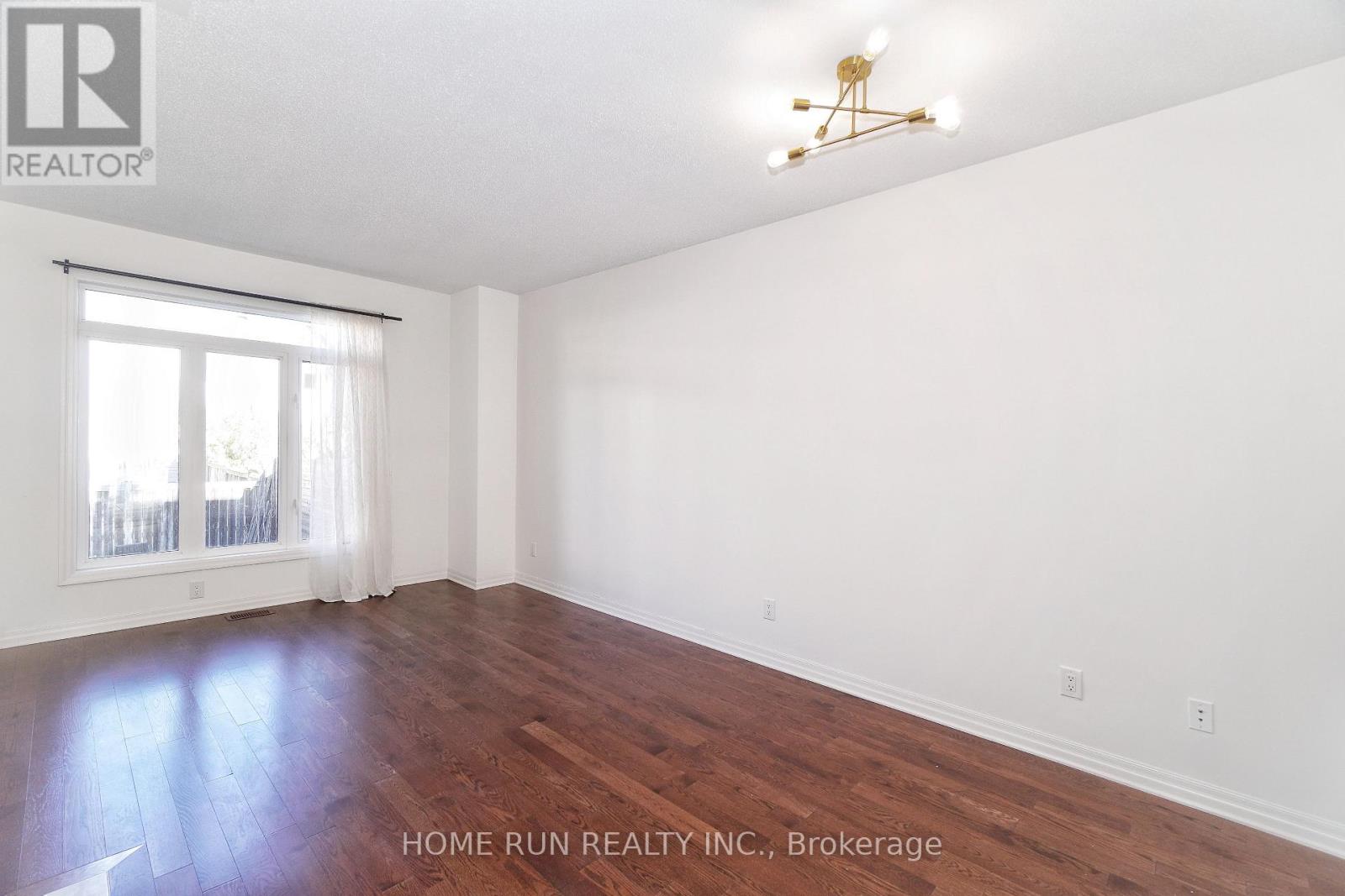 118 Overberg Way, Ottawa, Ontario K2S 0V9 - Photo 7 - X12489036