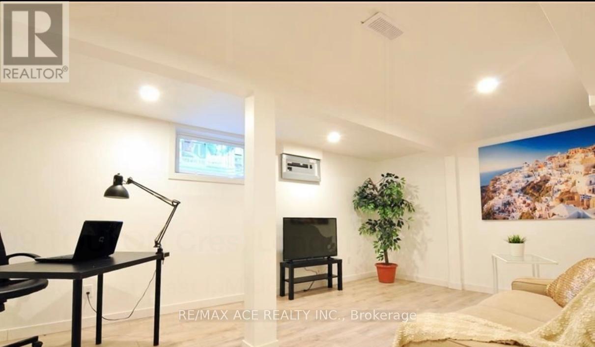 99 Toulon Crescent, London East, Ontario N5V 1J4 - Photo 2 - X12534628