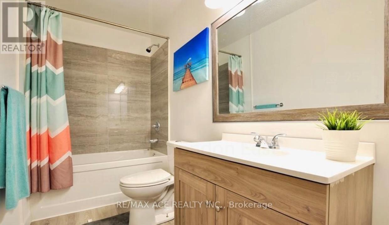 99 Toulon Crescent, London East, Ontario N5V 1J4 - Photo 3 - X12534628