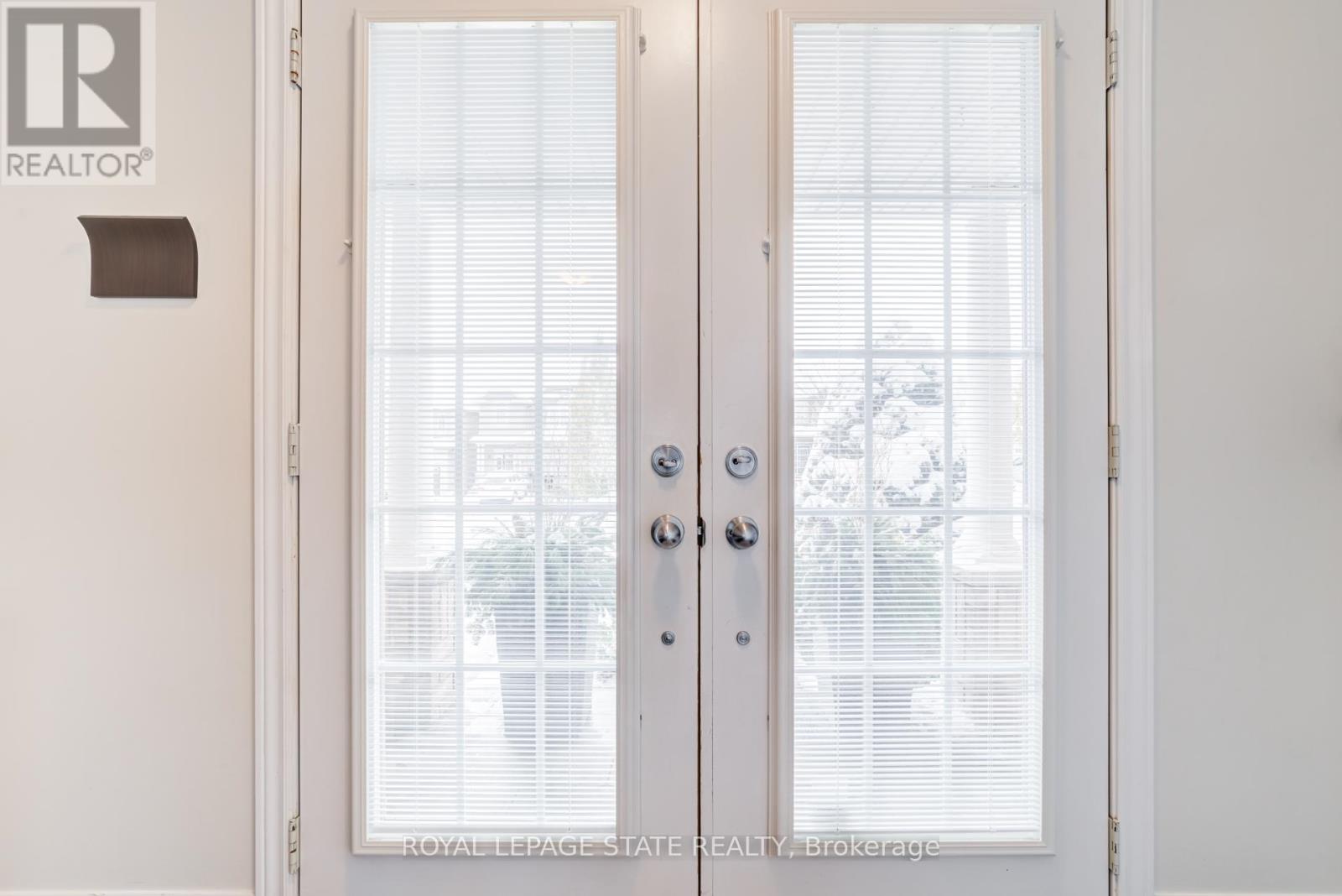 36 Irwin Avenue, Hamilton, Ontario  L9K 0E9 - Photo 2 - X12534716