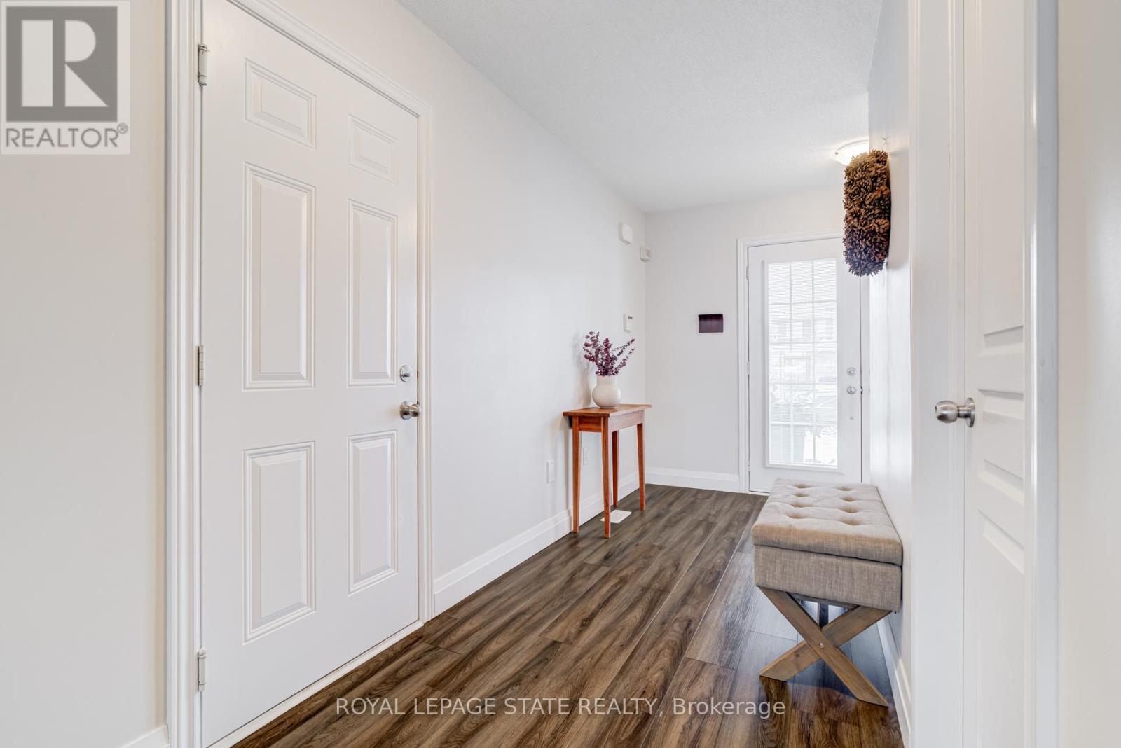 36 Irwin Avenue, Hamilton, Ontario  L9K 0E9 - Photo 4 - X12534716