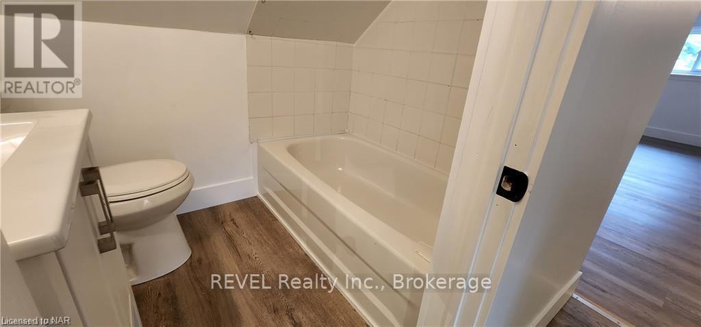 Upper - 5 Linwood Street, St. Catharines, Ontario  L2R 1H2 - Photo 9 - X12385585