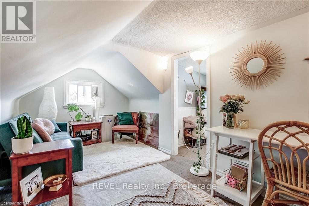 Upper - 5 Linwood Street, St. Catharines, Ontario  L2R 1H2 - Photo 3 - X12385585