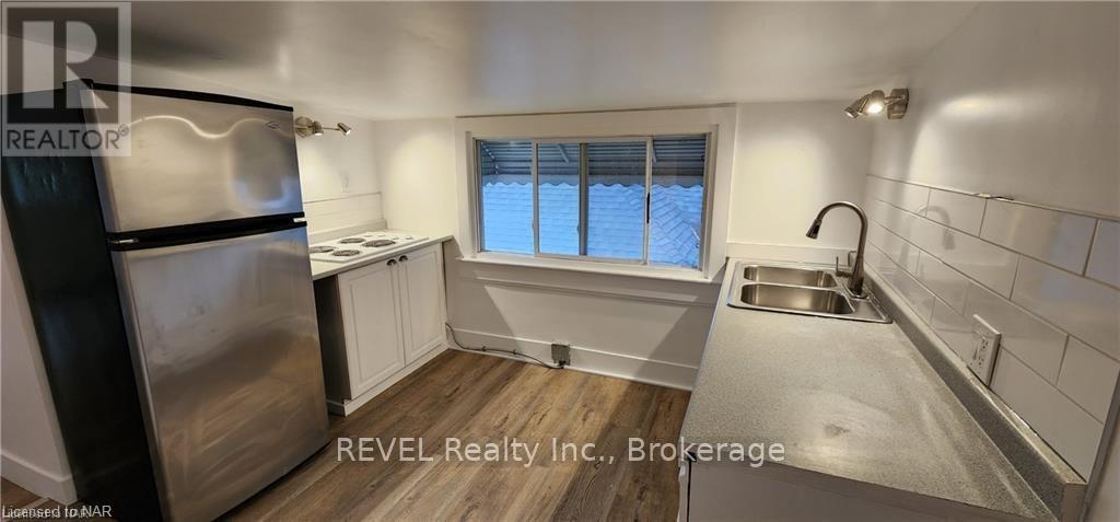 Upper - 5 Linwood Street, St. Catharines, Ontario  L2R 1H2 - Photo 8 - X12385585