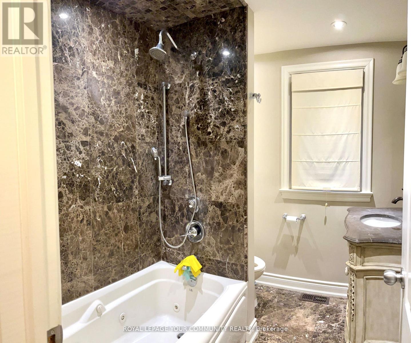 Upper - 134 James Street, King, Ontario  L7B 1J6 - Photo 10 - N12443067