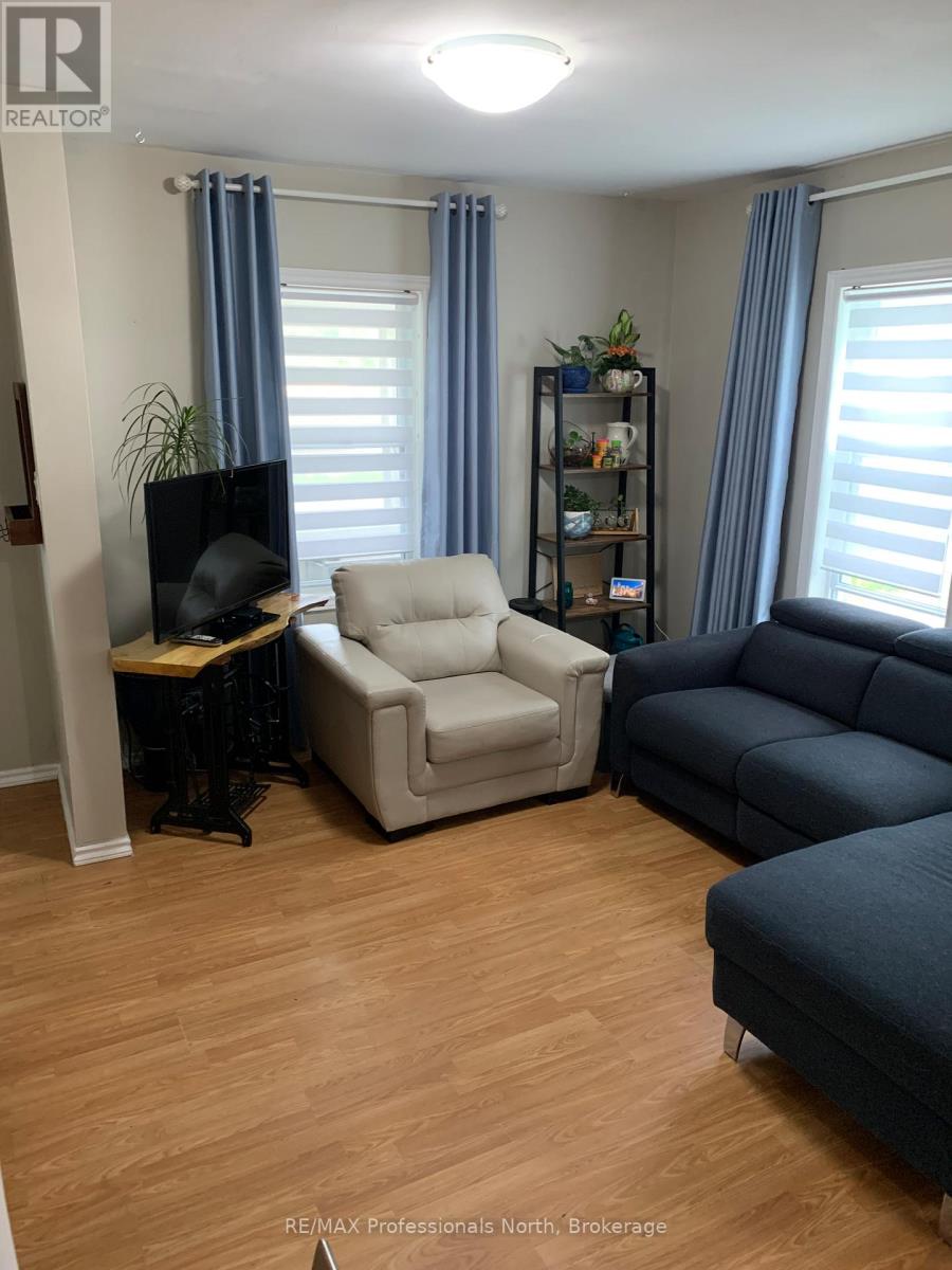 72 Bobcaygeon Road, Minden Hills, Ontario K0M 2K0 - Photo 11 - X12534820