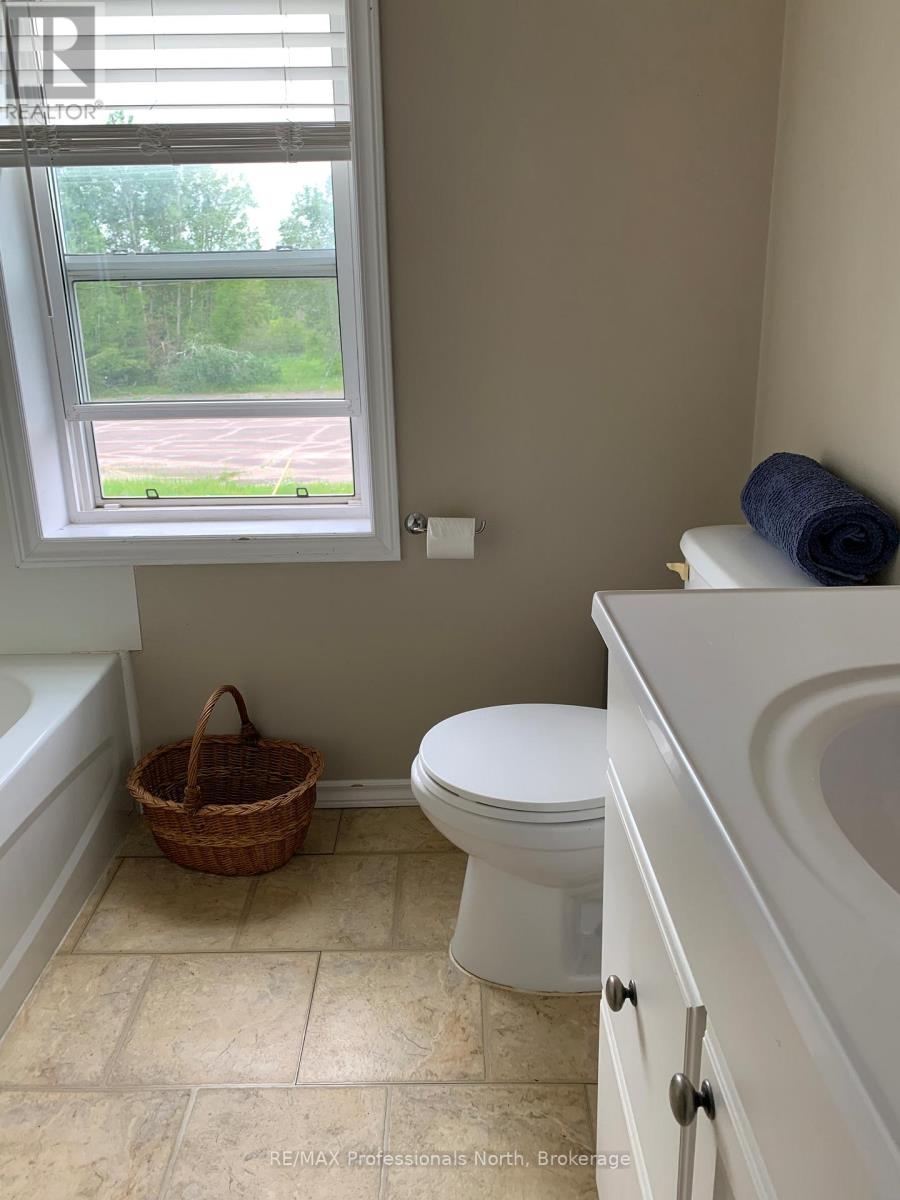 72 Bobcaygeon Road, Minden Hills, Ontario K0M 2K0 - Photo 18 - X12534820