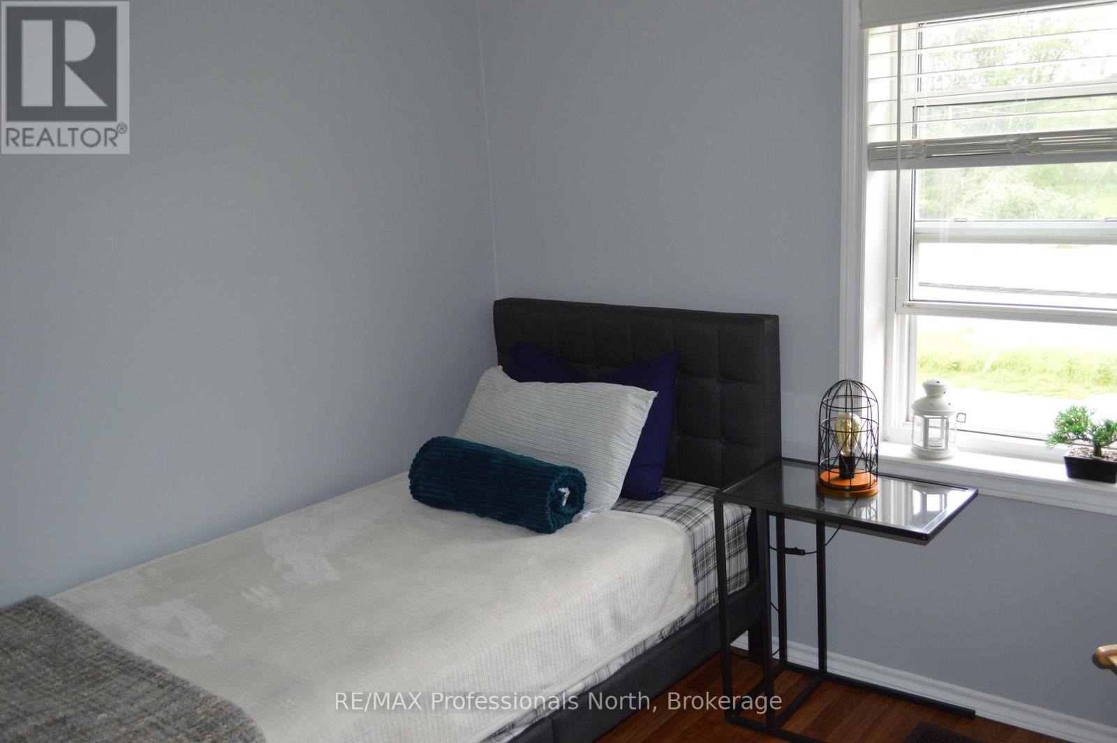 72 Bobcaygeon Road, Minden Hills, Ontario K0M 2K0 - Photo 23 - X12534820