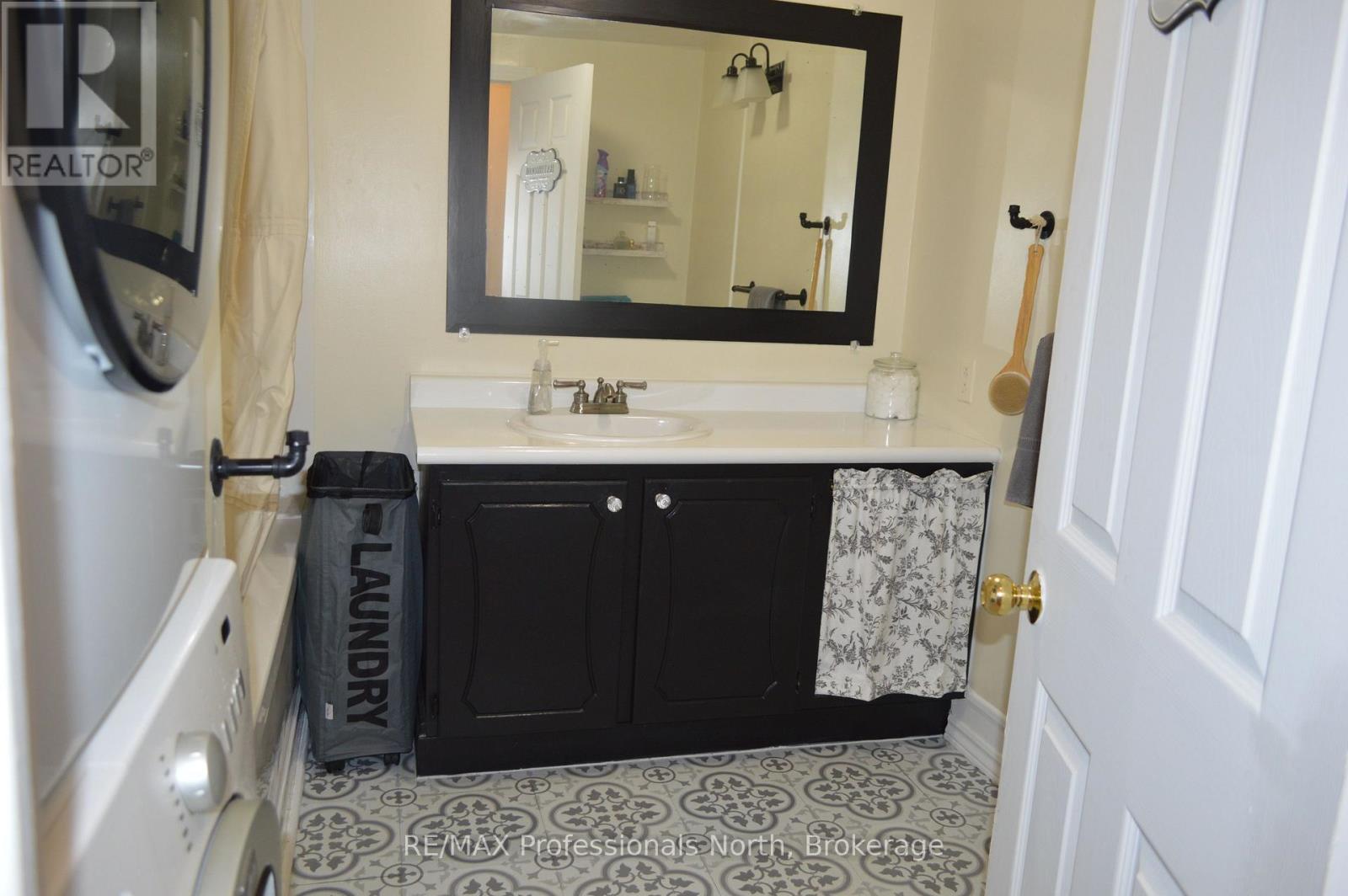 72 Bobcaygeon Road, Minden Hills, Ontario K0M 2K0 - Photo 29 - X12534820