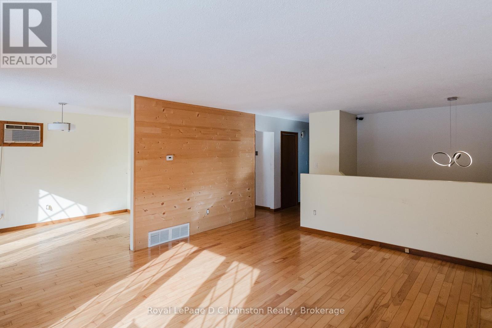 811 30th Street W, Georgian Bluffs, Ontario  N4K 6V5 - Photo 11 - X12534856