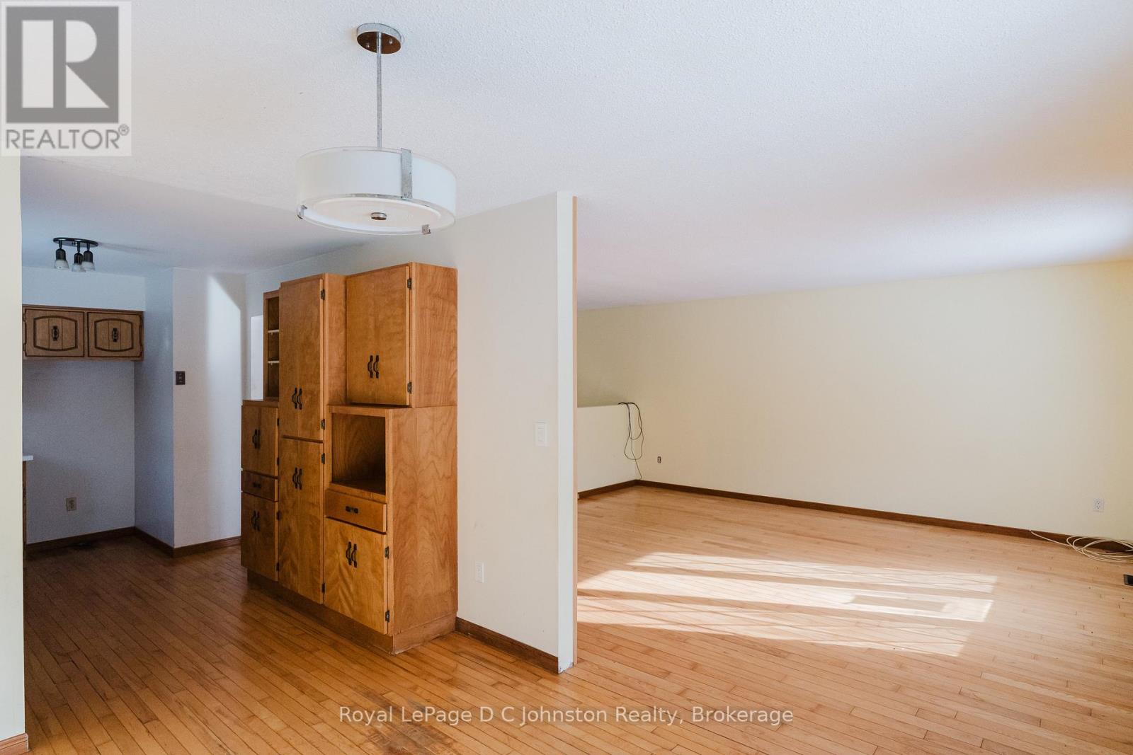 811 30th Street W, Georgian Bluffs, Ontario  N4K 6V5 - Photo 13 - X12534856