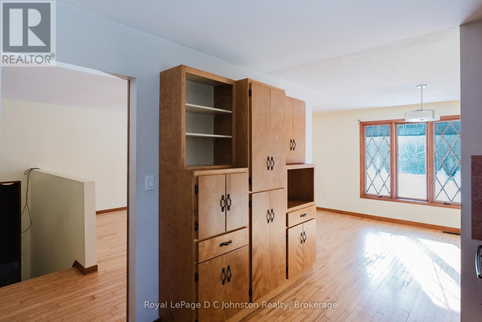 811 30th Street W, Georgian Bluffs, Ontario  N4K 6V5 - Photo 18 - X12534856