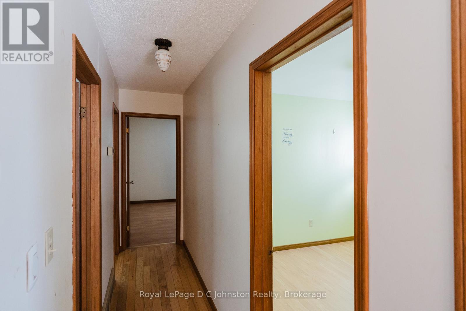 811 30th Street W, Georgian Bluffs, Ontario  N4K 6V5 - Photo 19 - X12534856