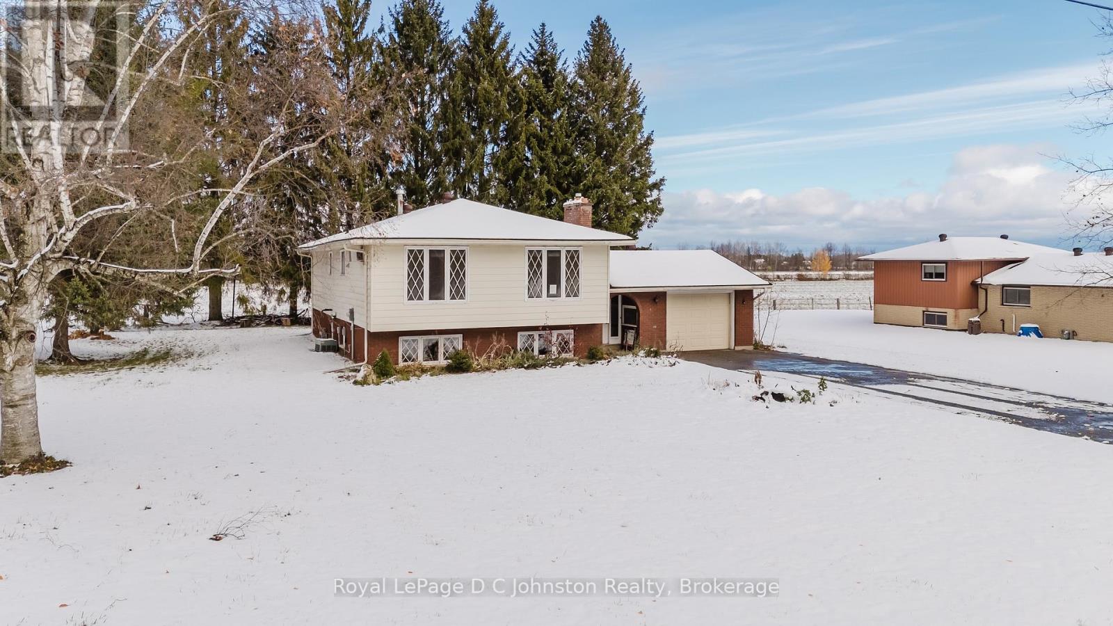 811 30th Street W, Georgian Bluffs, Ontario  N4K 6V5 - Photo 2 - X12534856