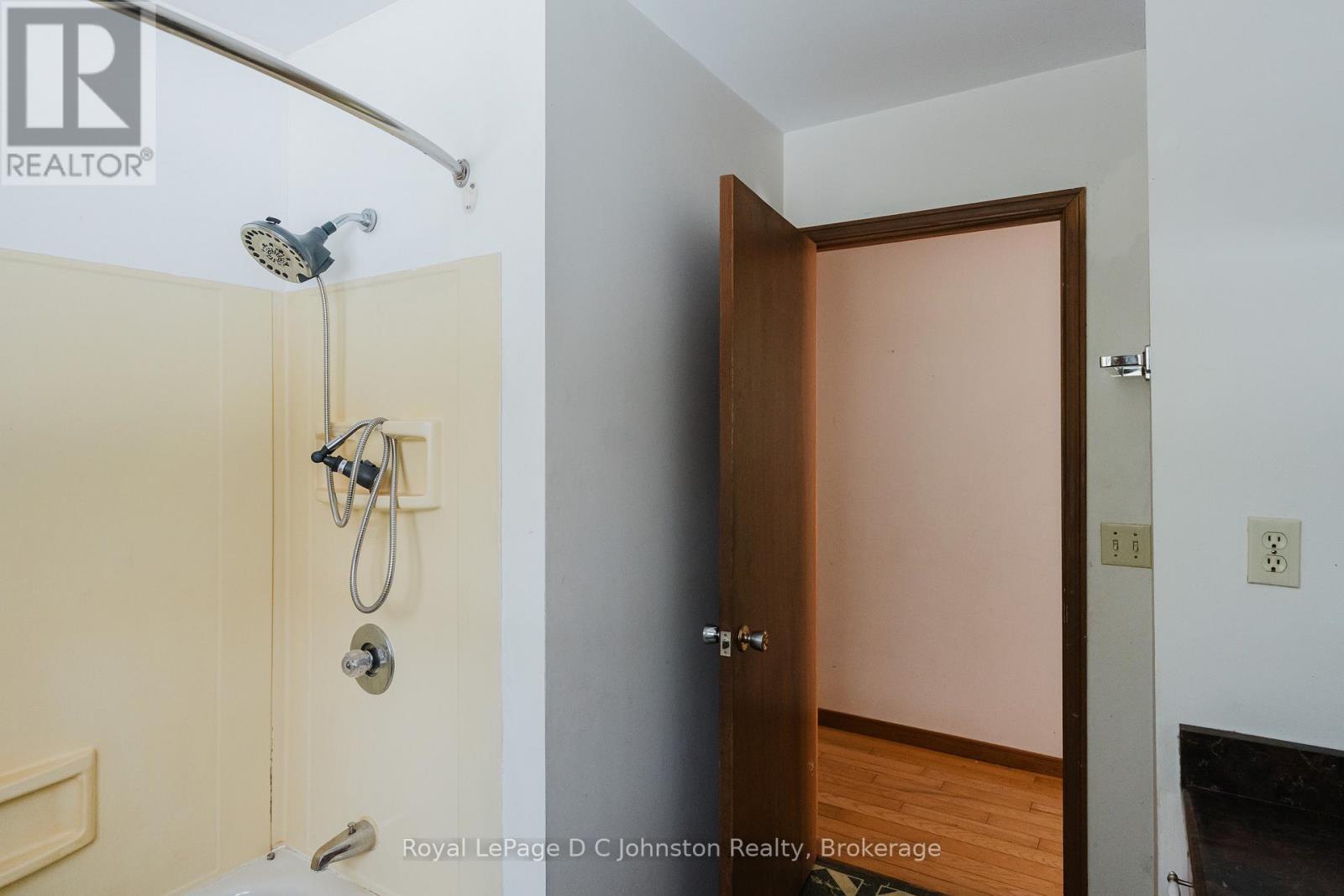 811 30th Street W, Georgian Bluffs, Ontario  N4K 6V5 - Photo 23 - X12534856