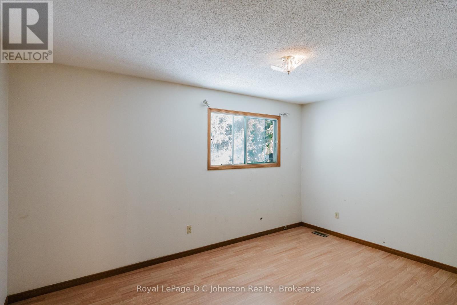 811 30th Street W, Georgian Bluffs, Ontario  N4K 6V5 - Photo 26 - X12534856