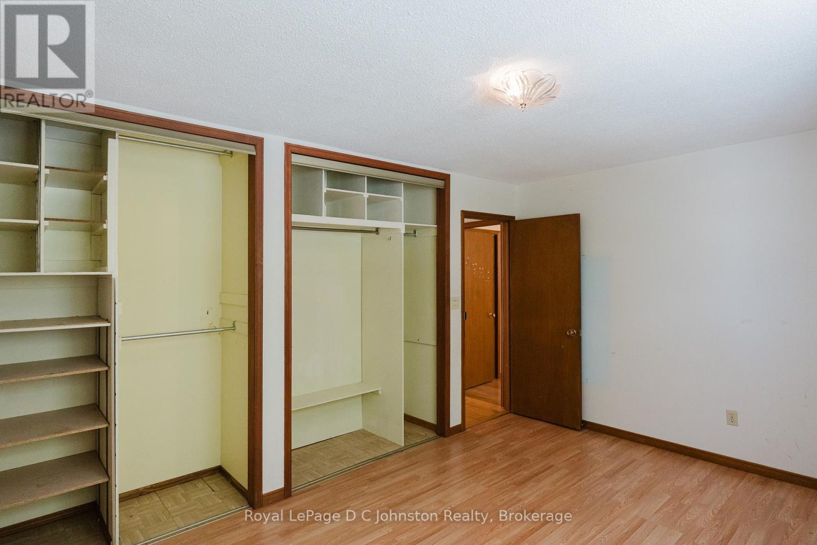 811 30th Street W, Georgian Bluffs, Ontario  N4K 6V5 - Photo 27 - X12534856