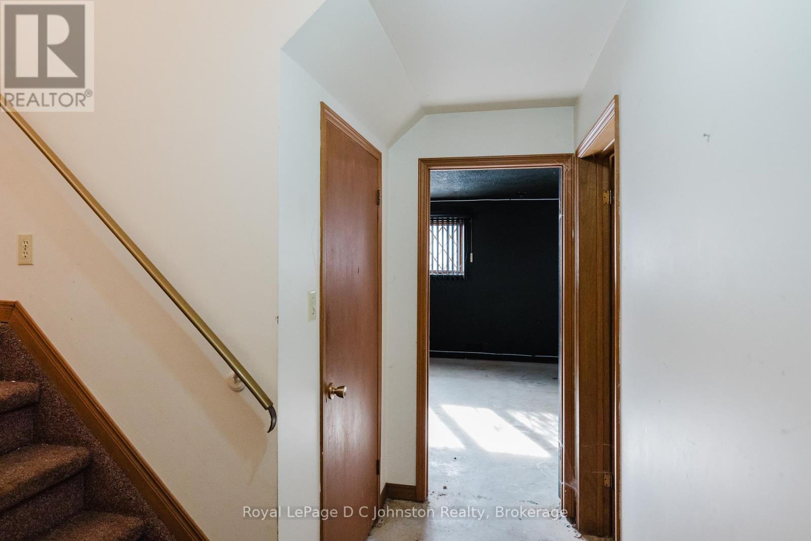 811 30th Street W, Georgian Bluffs, Ontario  N4K 6V5 - Photo 28 - X12534856