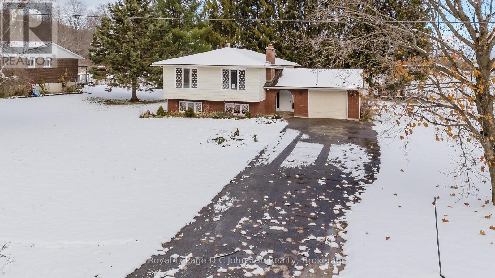 811 30th Street W, Georgian Bluffs, Ontario  N4K 6V5 - Photo 3 - X12534856