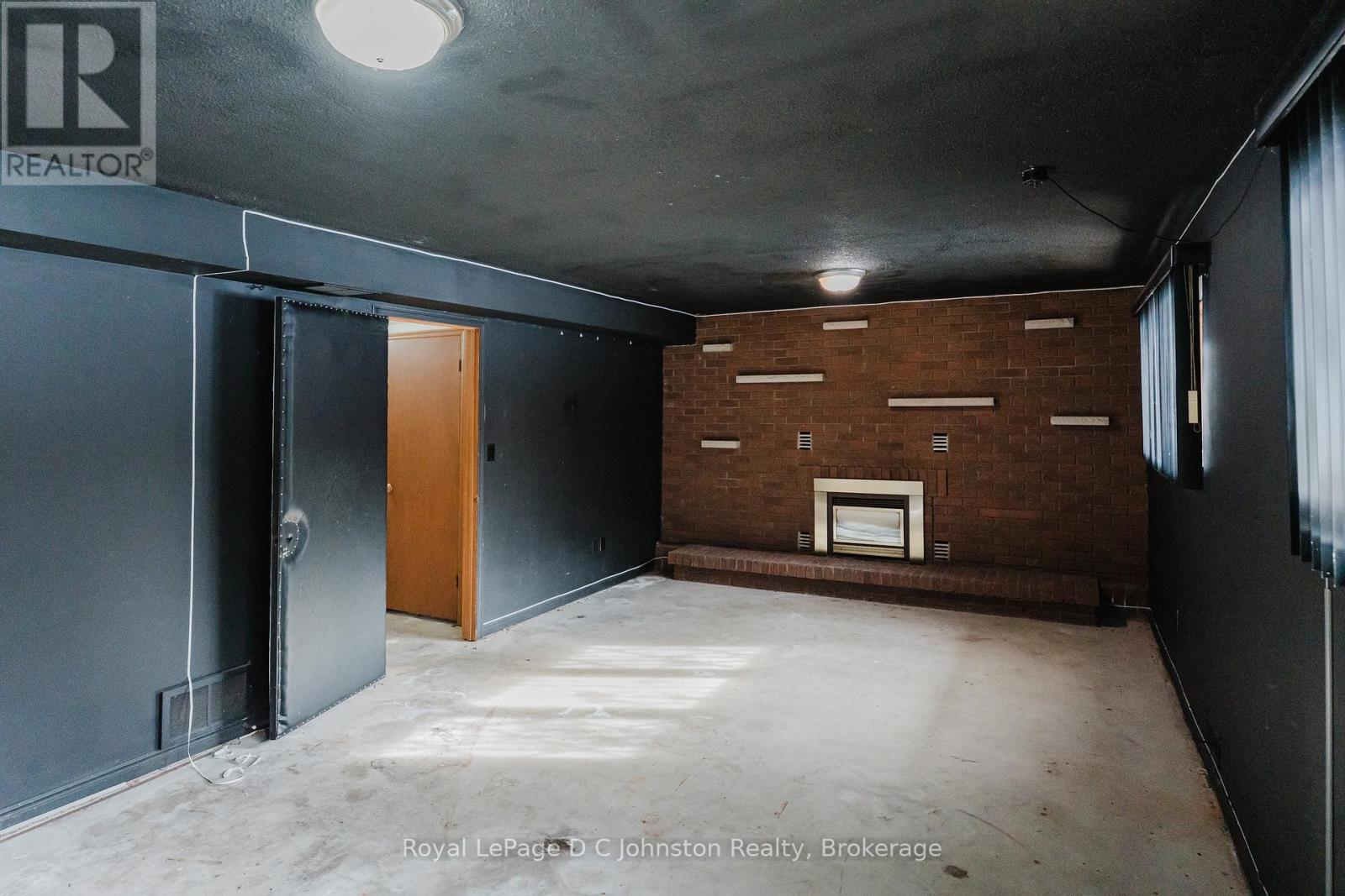 811 30th Street W, Georgian Bluffs, Ontario  N4K 6V5 - Photo 31 - X12534856