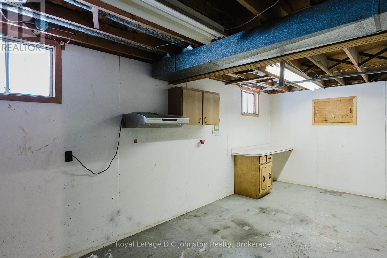 811 30th Street W, Georgian Bluffs, Ontario  N4K 6V5 - Photo 36 - X12534856