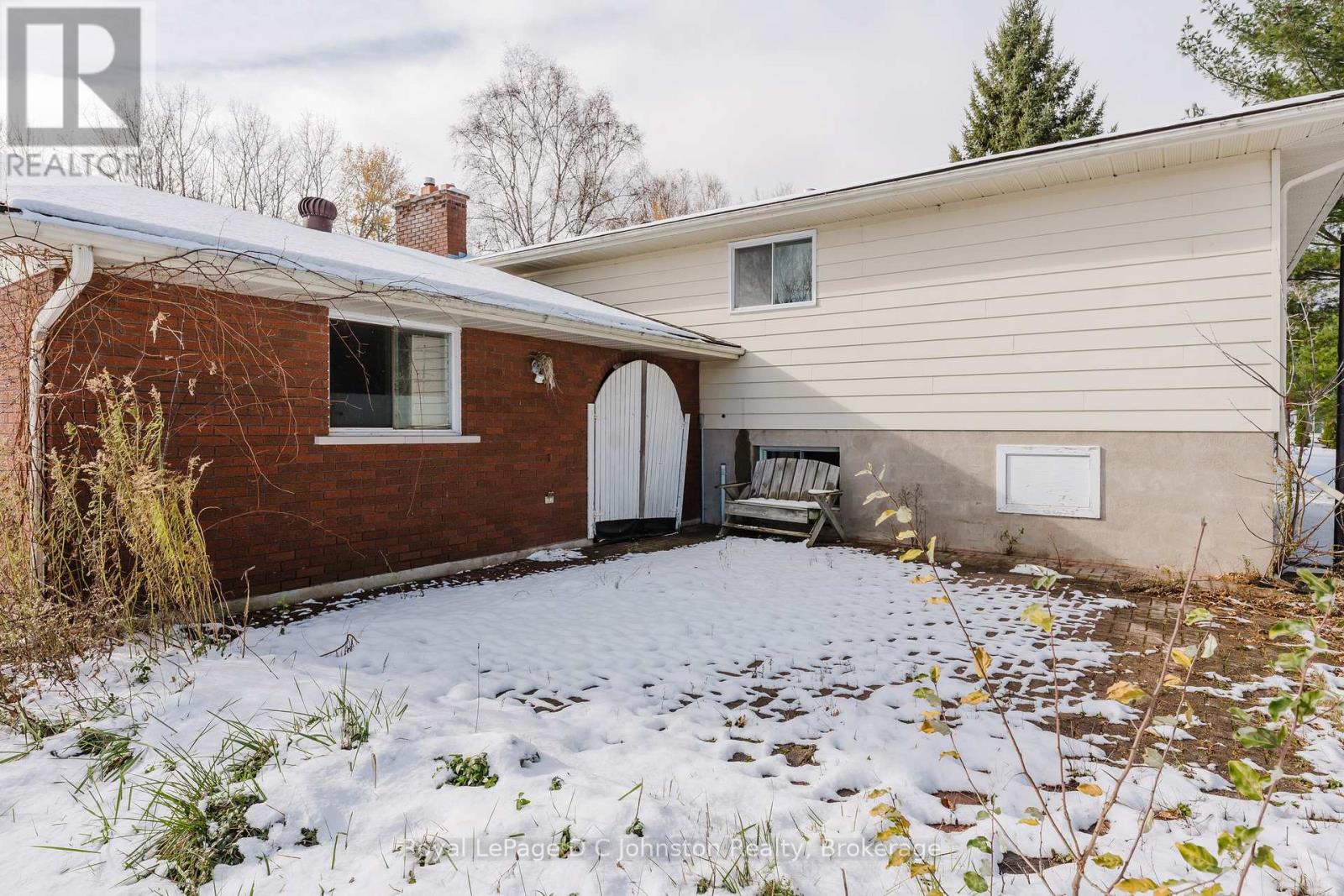 811 30th Street W, Georgian Bluffs, Ontario  N4K 6V5 - Photo 39 - X12534856