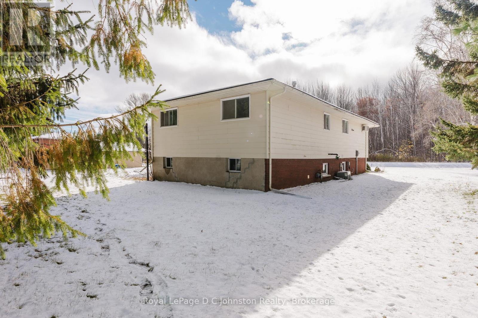 811 30th Street W, Georgian Bluffs, Ontario  N4K 6V5 - Photo 41 - X12534856