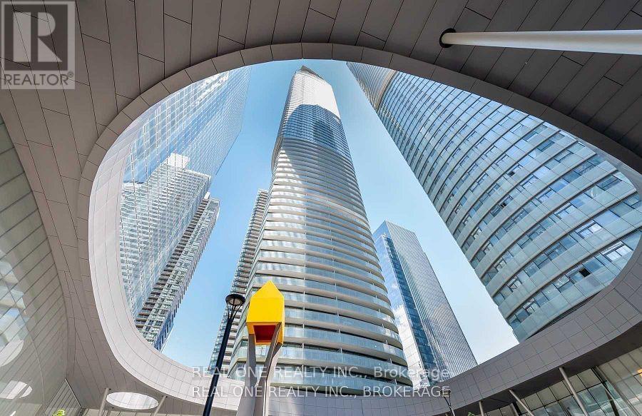 2001 - 12 YORK STREET, Toronto, Ontario