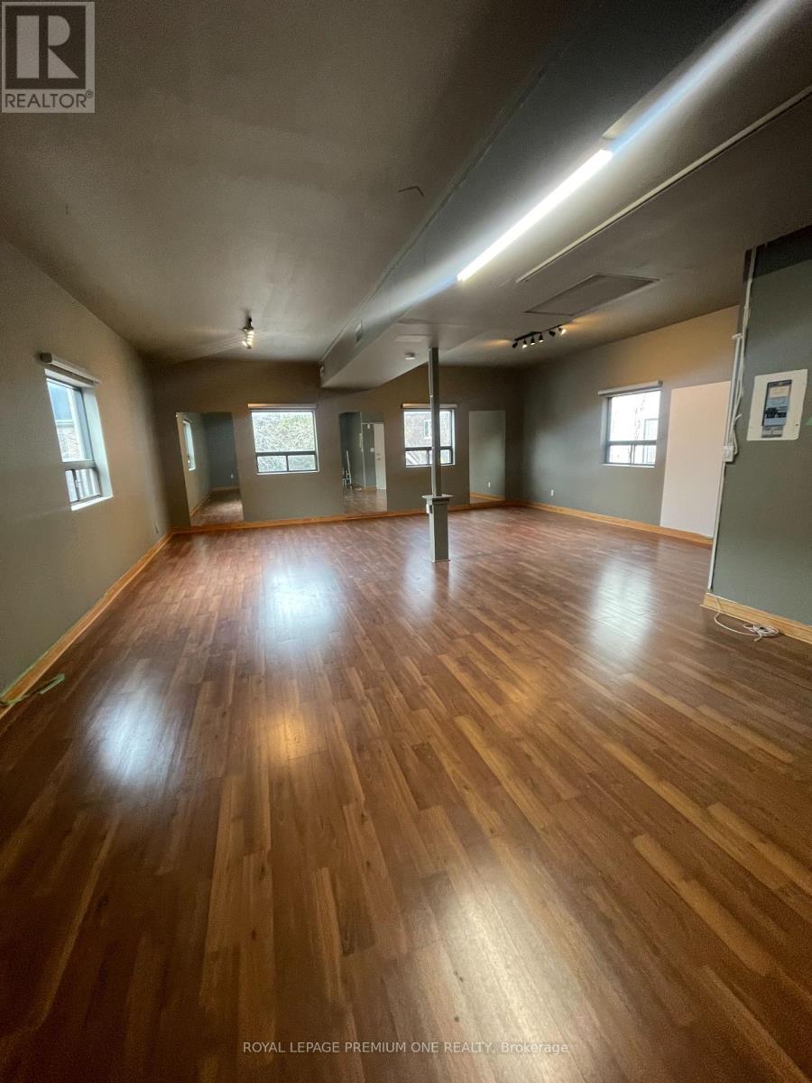 Upstairs - 102 Harbord Street, Toronto, Ontario  M5S 1G6 - Photo 10 - C12534872