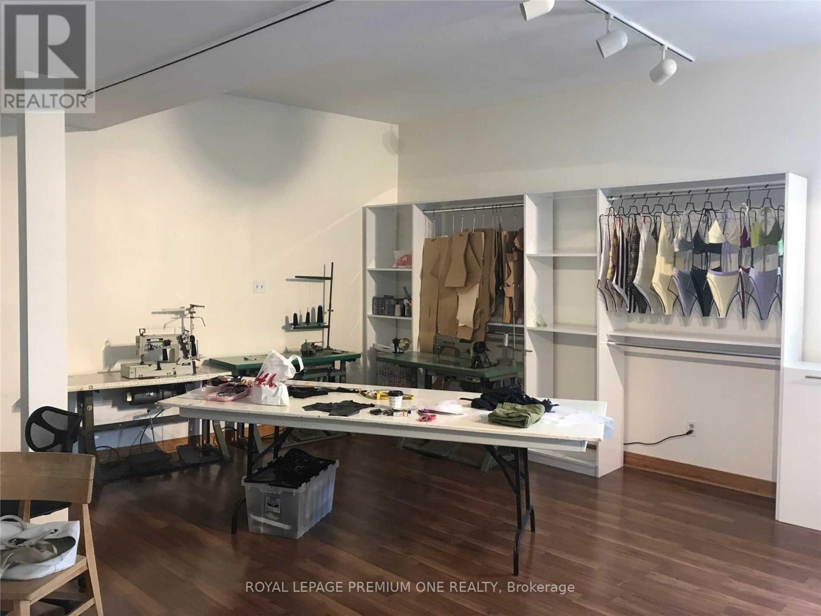 Upstairs - 102 Harbord Street, Toronto, Ontario  M5S 1G6 - Photo 2 - C12534872