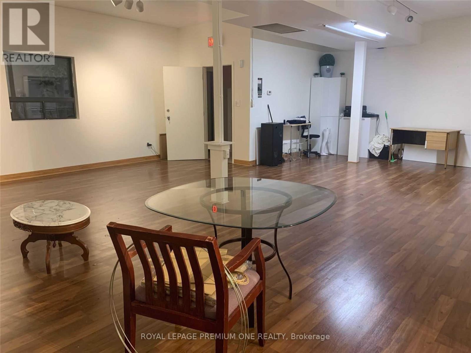 Upstairs - 102 Harbord Street, Toronto, Ontario  M5S 1G6 - Photo 4 - C12534872