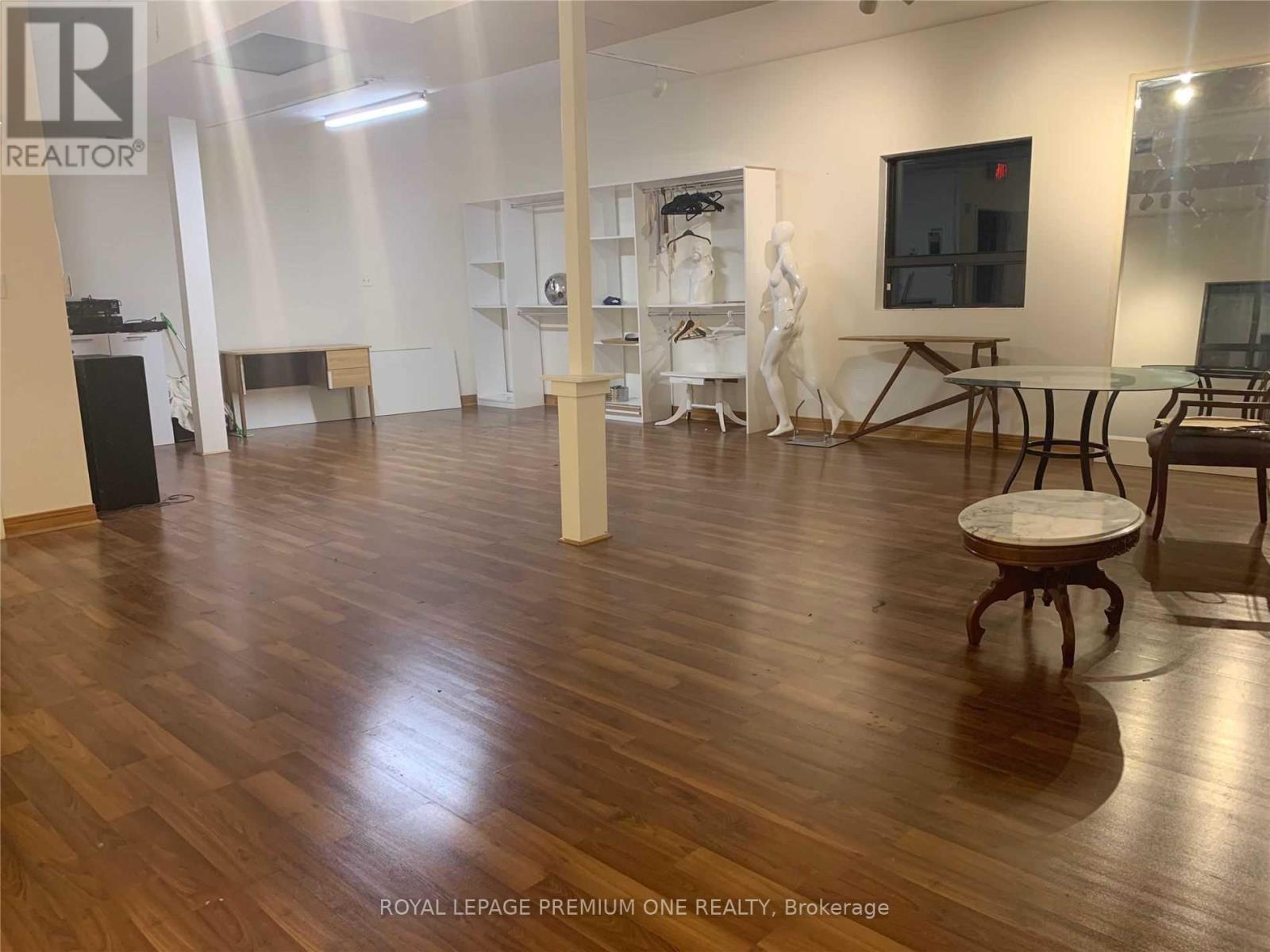 Upstairs - 102 Harbord Street, Toronto, Ontario  M5S 1G6 - Photo 5 - C12534872