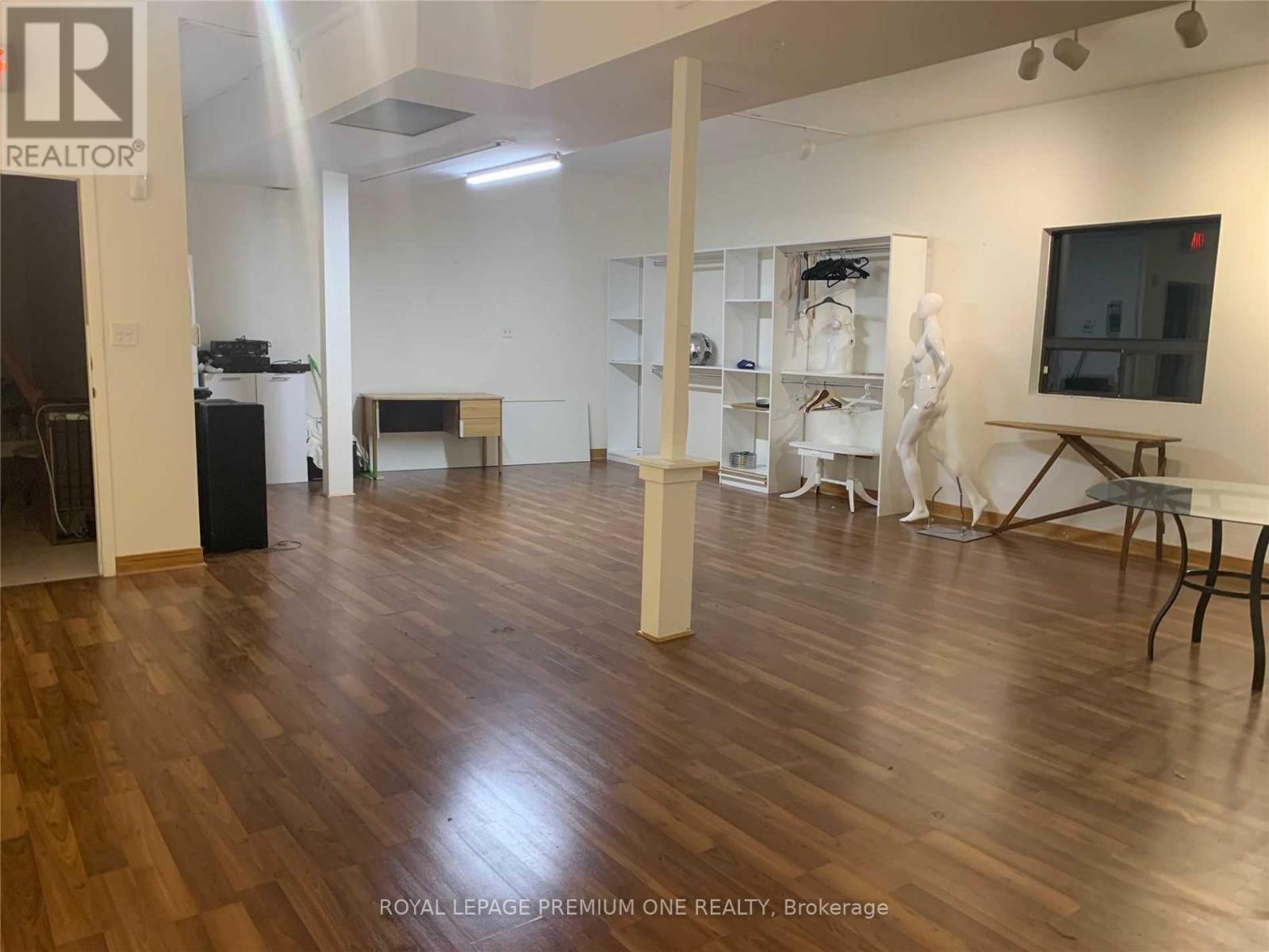 Upstairs - 102 Harbord Street, Toronto, Ontario  M5S 1G6 - Photo 6 - C12534872