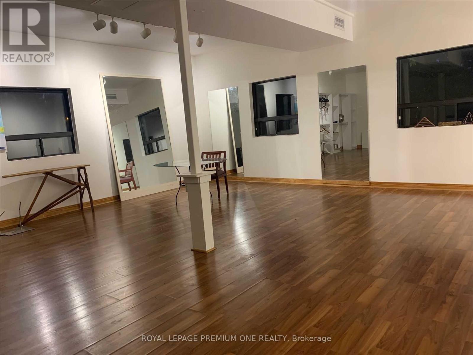 Upstairs - 102 Harbord Street, Toronto, Ontario  M5S 1G6 - Photo 7 - C12534872