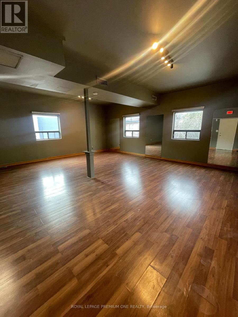 Upstairs - 102 Harbord Street, Toronto, Ontario  M5S 1G6 - Photo 8 - C12534872