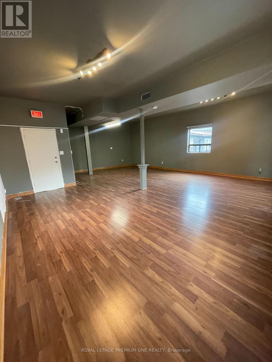 Upstairs - 102 Harbord Street, Toronto, Ontario  M5S 1G6 - Photo 9 - C12534872