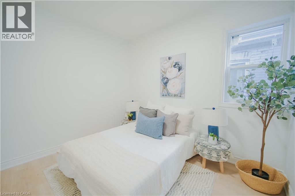 11 East 25th Street, Hamilton, Ontario  L8V 2Z9 - Photo 12 - 40787512