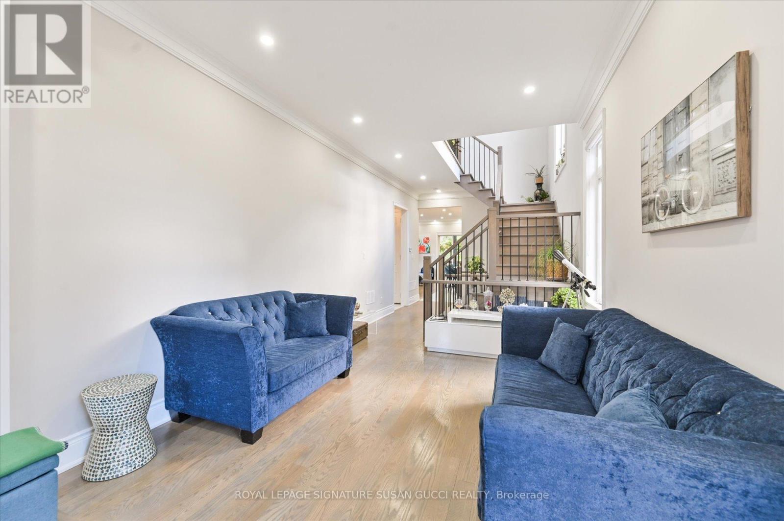 3 Holmstead Avenue, Toronto, Ontario  M4B 1S9 - Photo 4 - E12534790