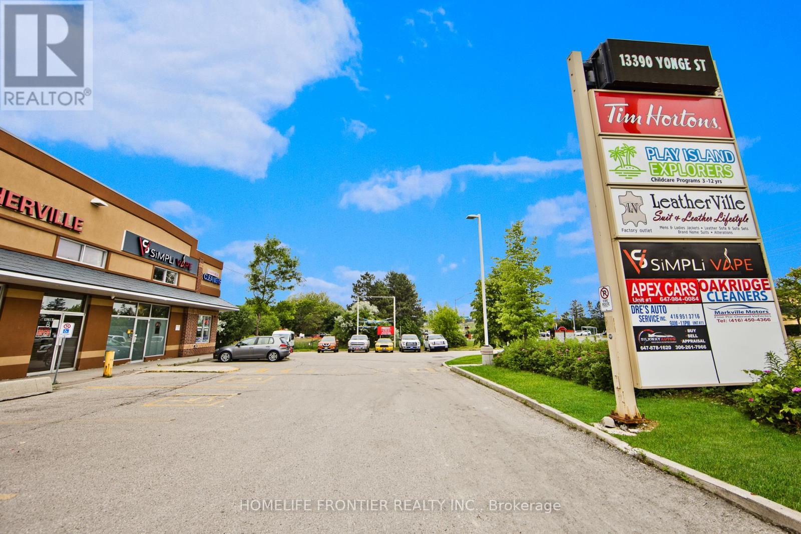 13390 Yonge Street, Richmond Hill, Ontario  L4E 2P6 - Photo 3 - N12534866