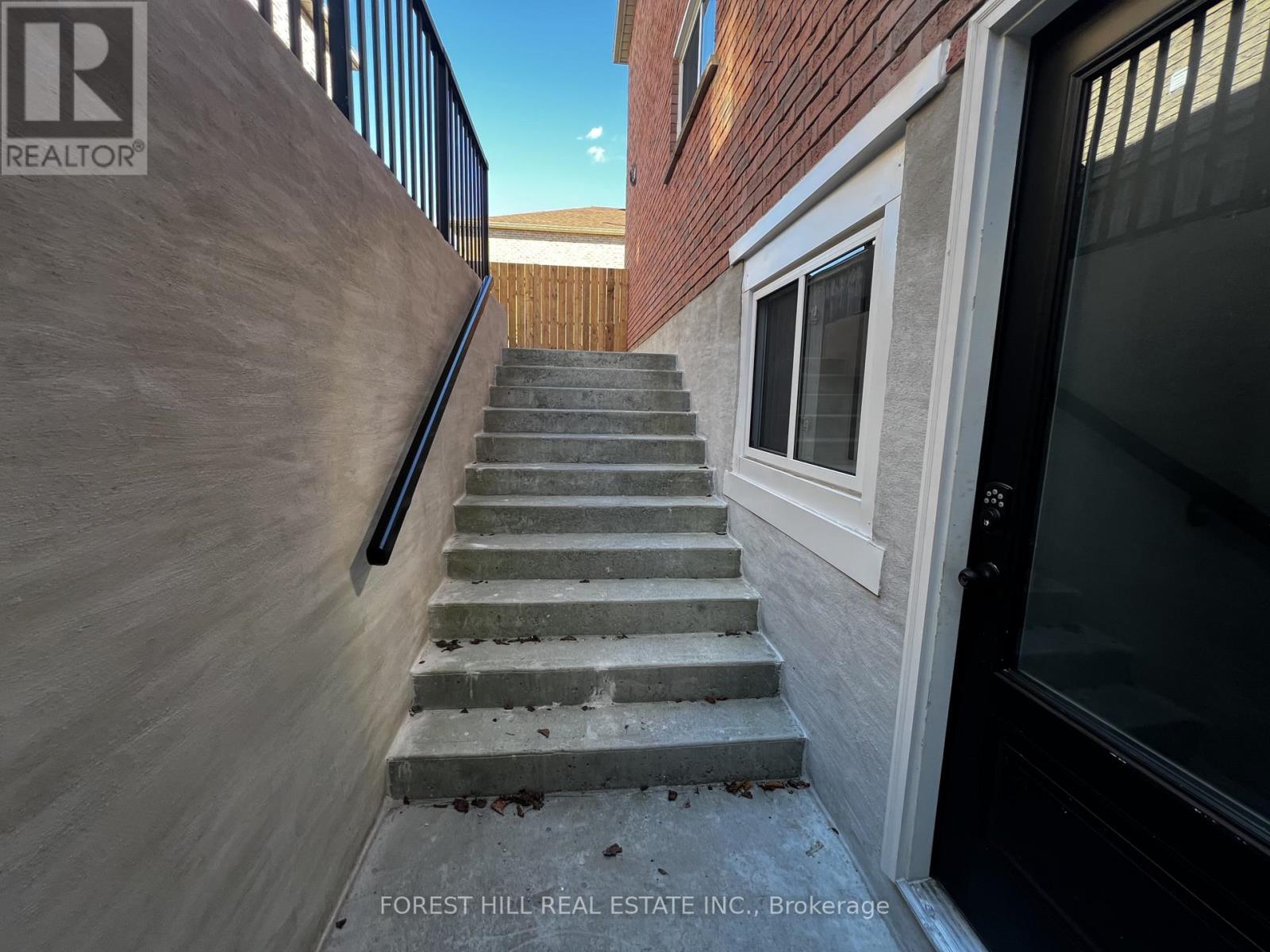 Lower - 181 Johnson Street, Barrie, Ontario  L4M 6B1 - Photo 6 - S12534922