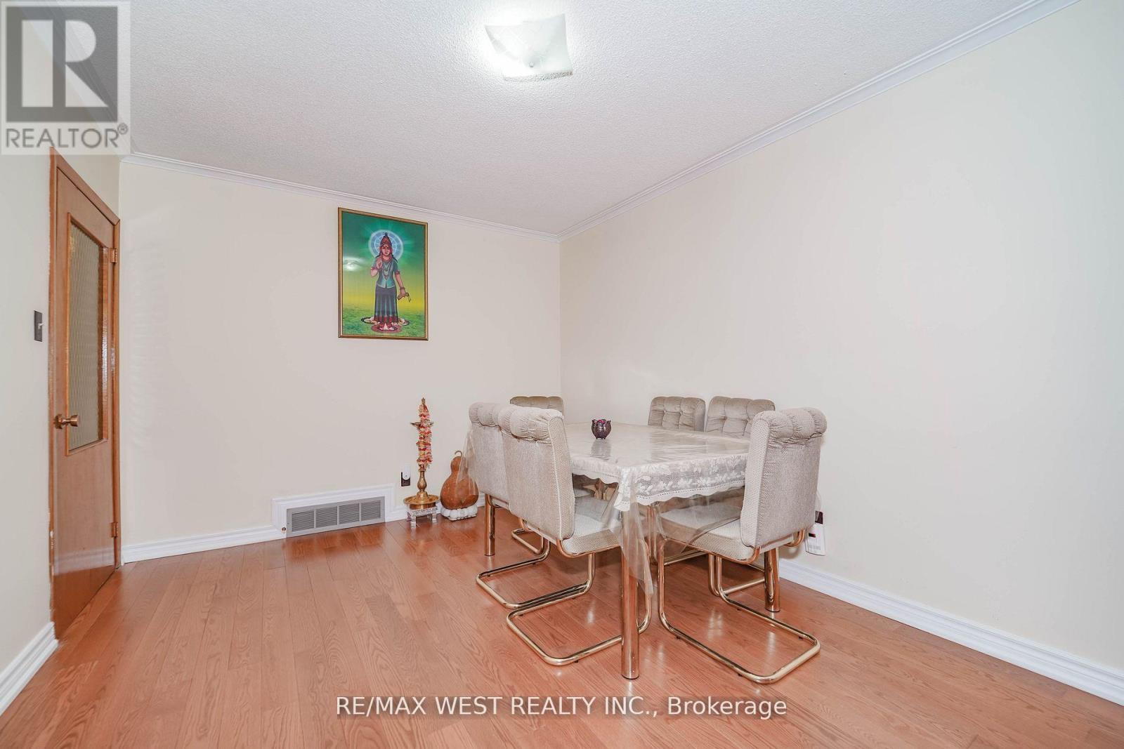 139 Shoreham Drive, Toronto, Ontario  M3N 1S8 - Photo 2 - W12534822