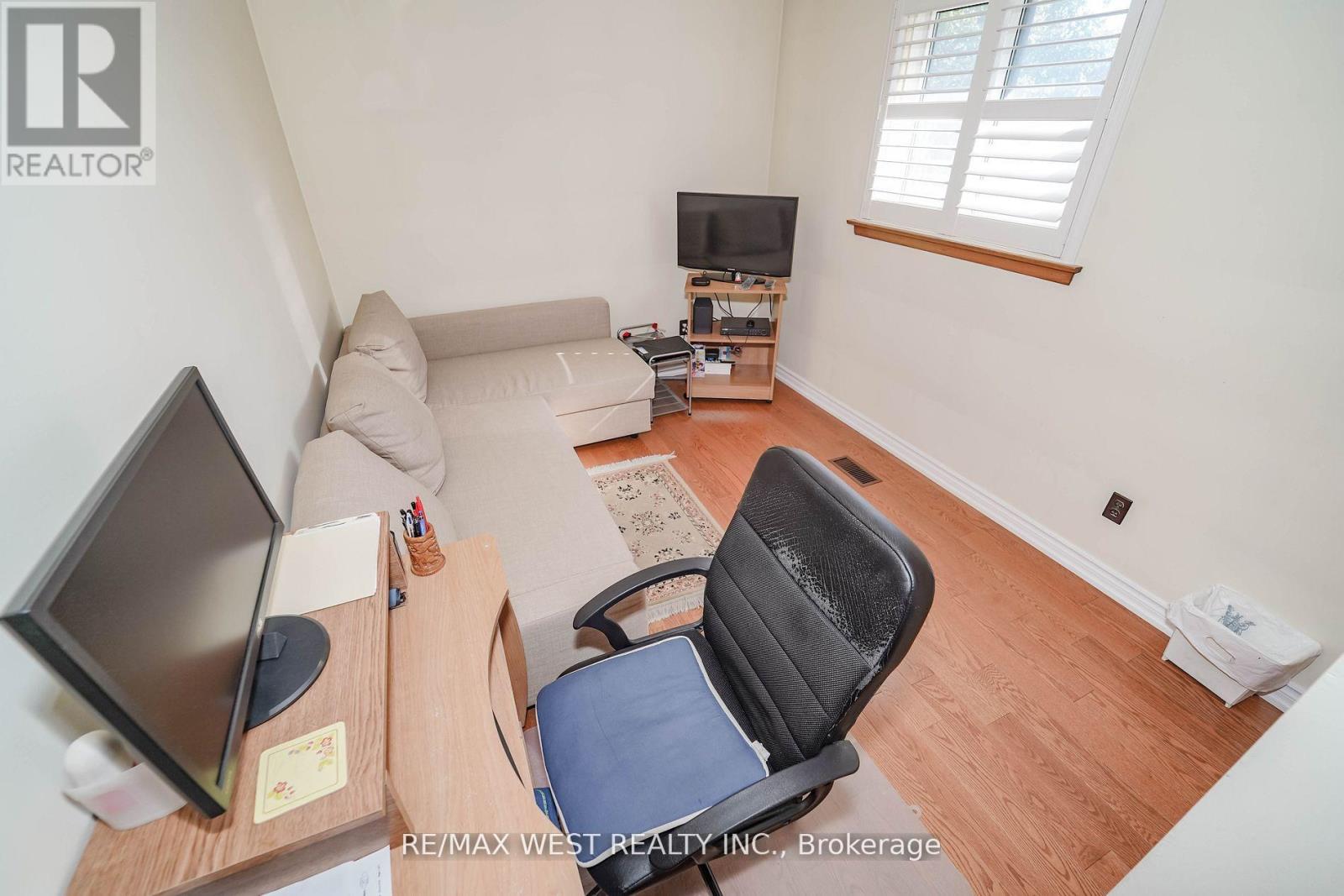 139 Shoreham Drive, Toronto, Ontario  M3N 1S8 - Photo 4 - W12534822